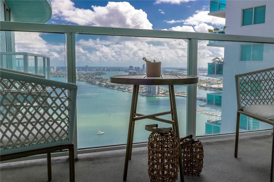 For Rent: $2,700 (1 beds, 1 baths, 651 Square Feet)