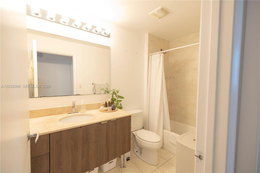For Rent: $2,700 (1 beds, 1 baths, 651 Square Feet)