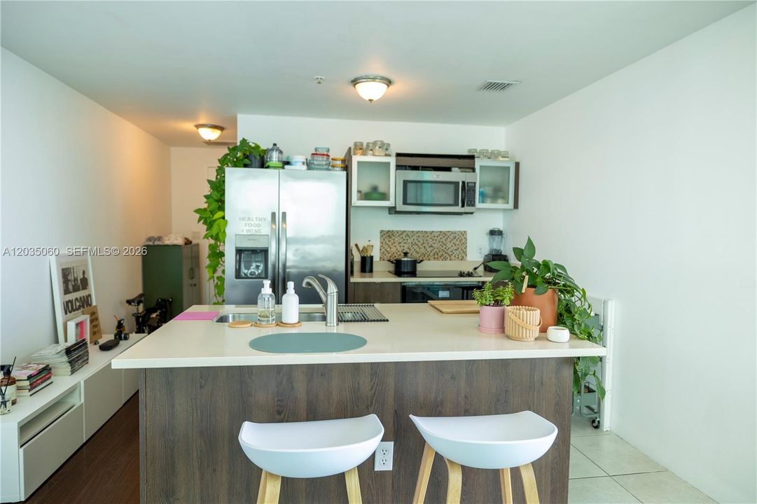 For Rent: $2,700 (1 beds, 1 baths, 651 Square Feet)