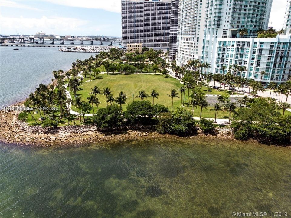 For Rent: $2,700 (1 beds, 1 baths, 651 Square Feet)