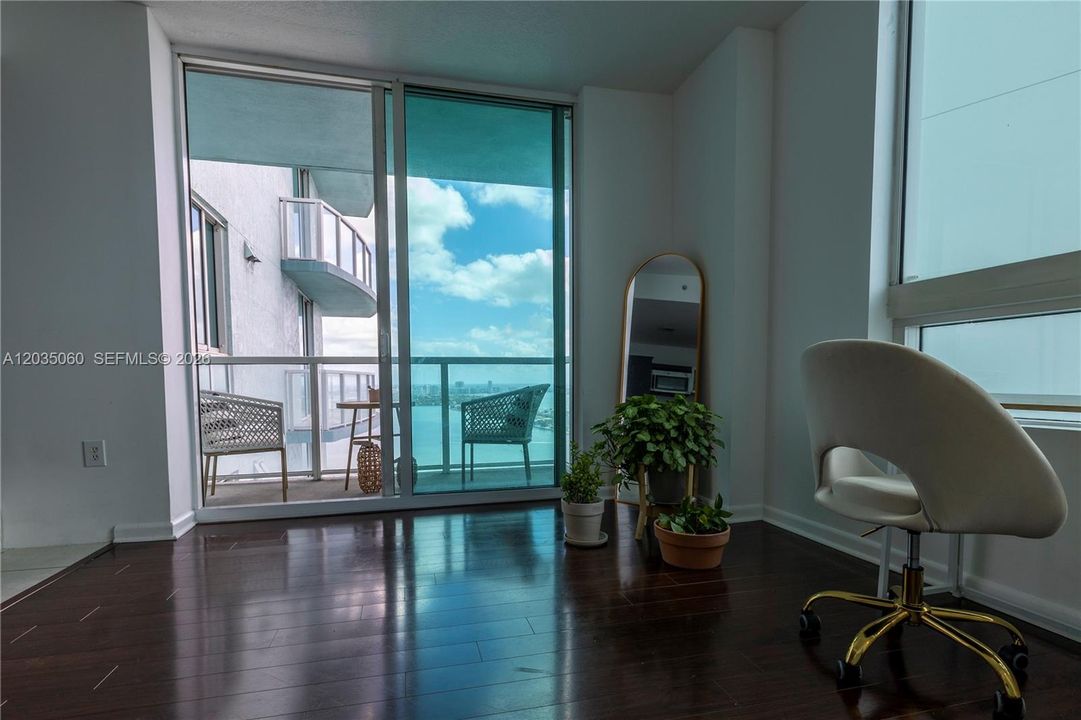 For Rent: $2,700 (1 beds, 1 baths, 651 Square Feet)