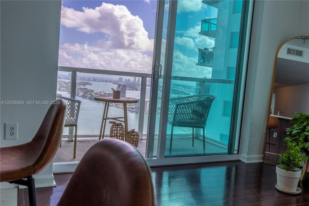 For Rent: $2,700 (1 beds, 1 baths, 651 Square Feet)