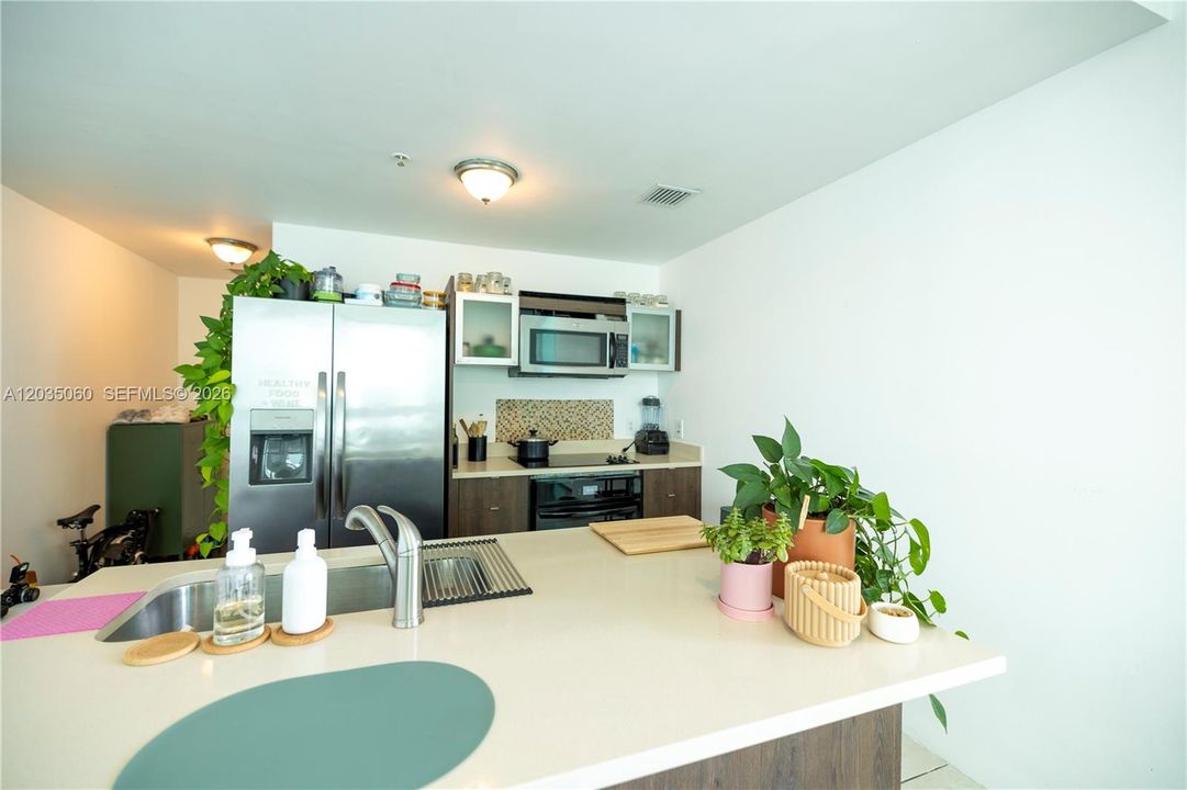For Rent: $2,700 (1 beds, 1 baths, 651 Square Feet)