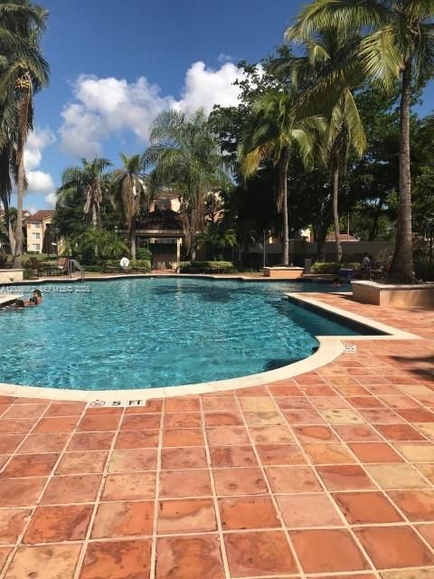 For Sale: $275,000 (2 beds, 2 baths, 966 Square Feet)