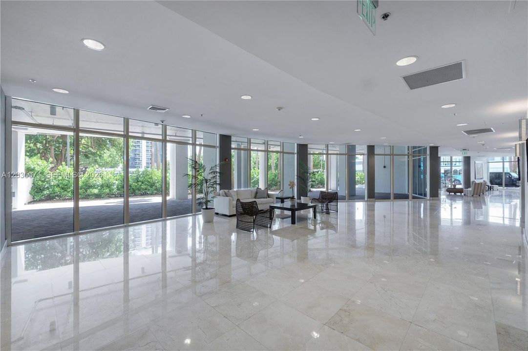 For Rent: $5,000 (1 beds, 1 baths, 819 Square Feet)