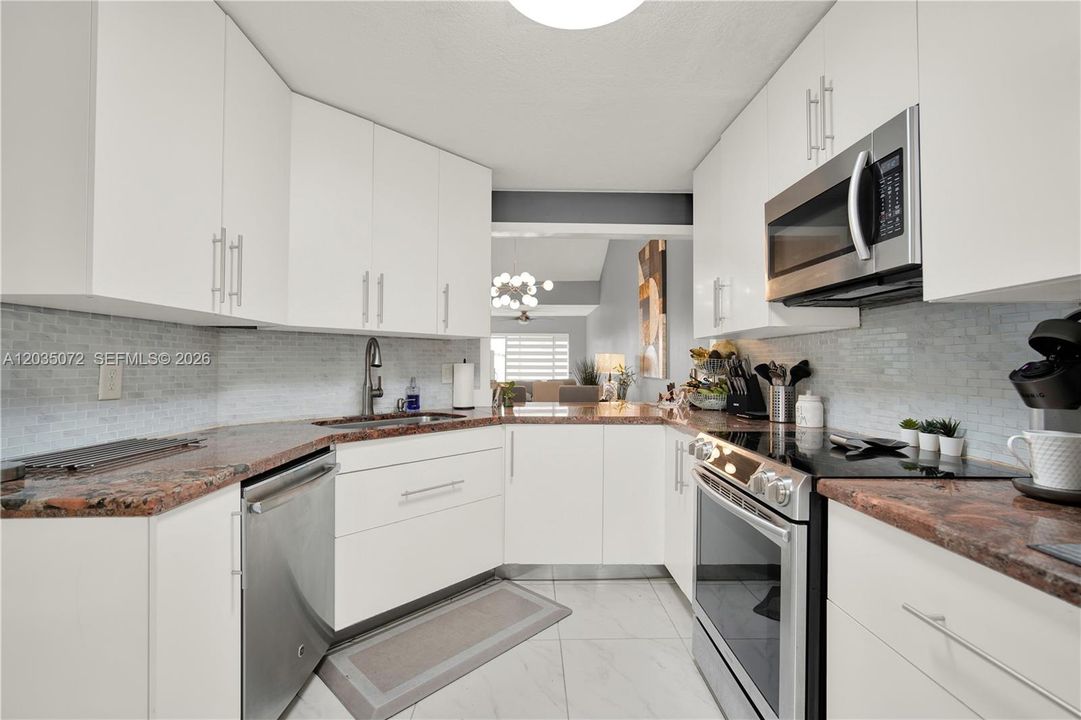 В аренду: $3,300 (4 спален, 2 ванн, 1668 Квадратных фут)