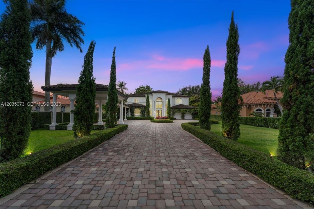 For Sale: $3,800,000 (5 beds, 5 baths, 5647 Square Feet)