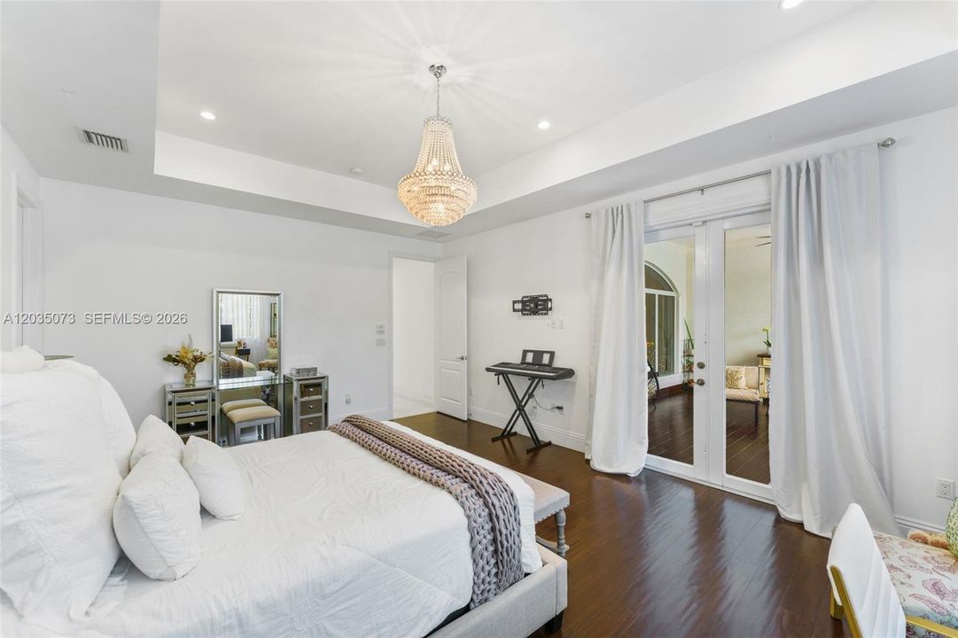 For Sale: $3,800,000 (5 beds, 5 baths, 5647 Square Feet)