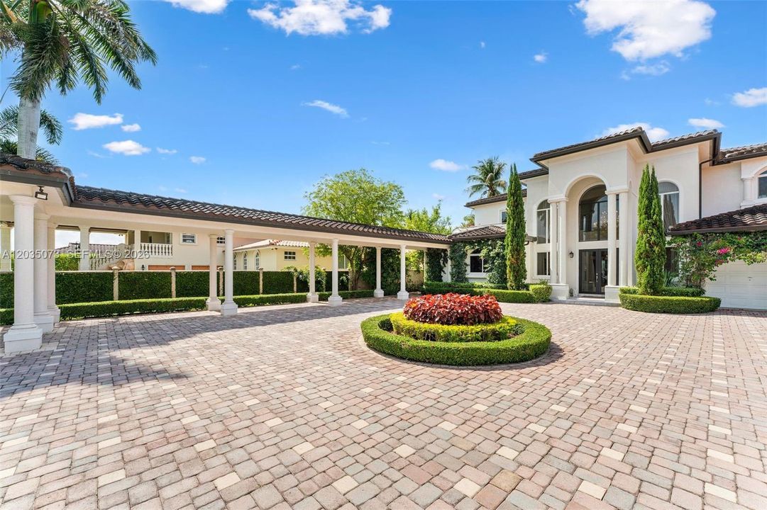 For Sale: $3,800,000 (5 beds, 5 baths, 5647 Square Feet)