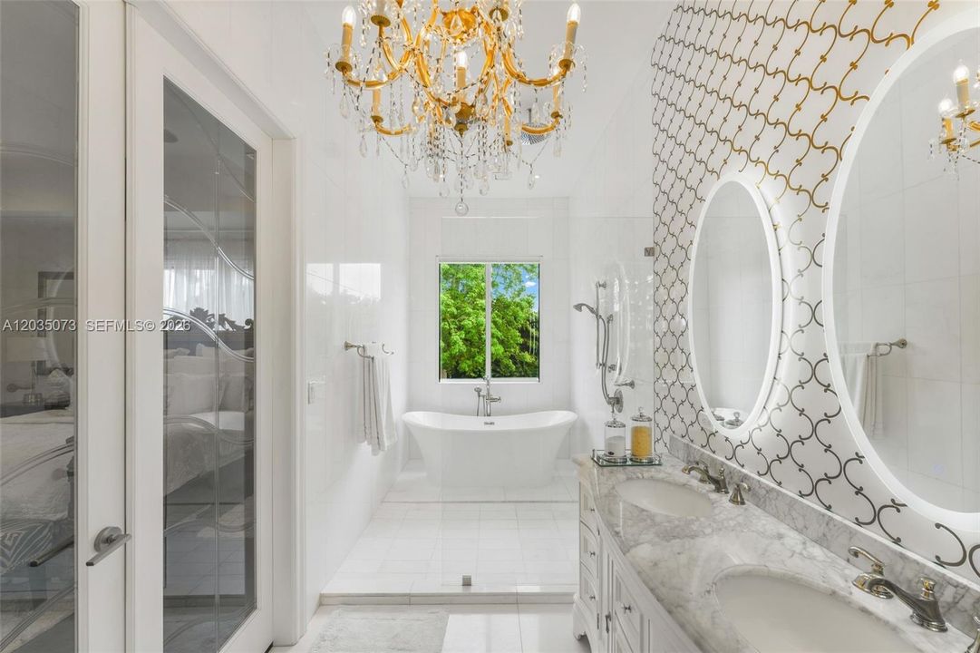 For Sale: $3,800,000 (5 beds, 5 baths, 5647 Square Feet)