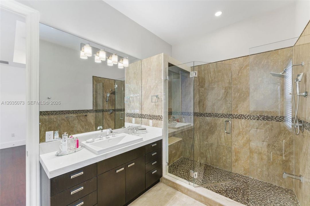 For Sale: $3,800,000 (5 beds, 5 baths, 5647 Square Feet)