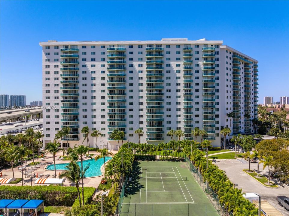 For Sale: $275,000 (1 beds, 1 baths, 1005 Square Feet)