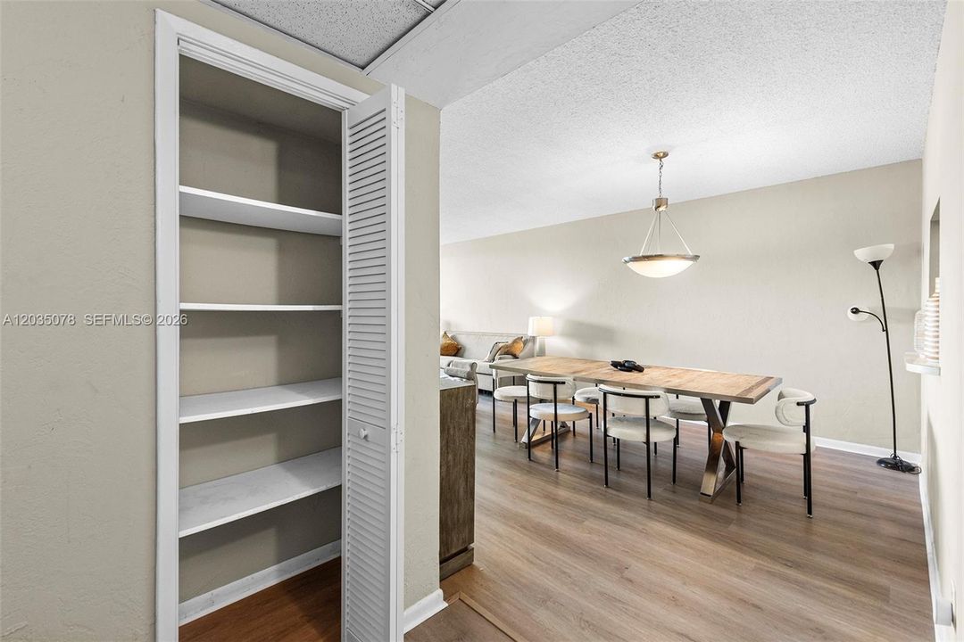 For Sale: $275,000 (1 beds, 1 baths, 1005 Square Feet)