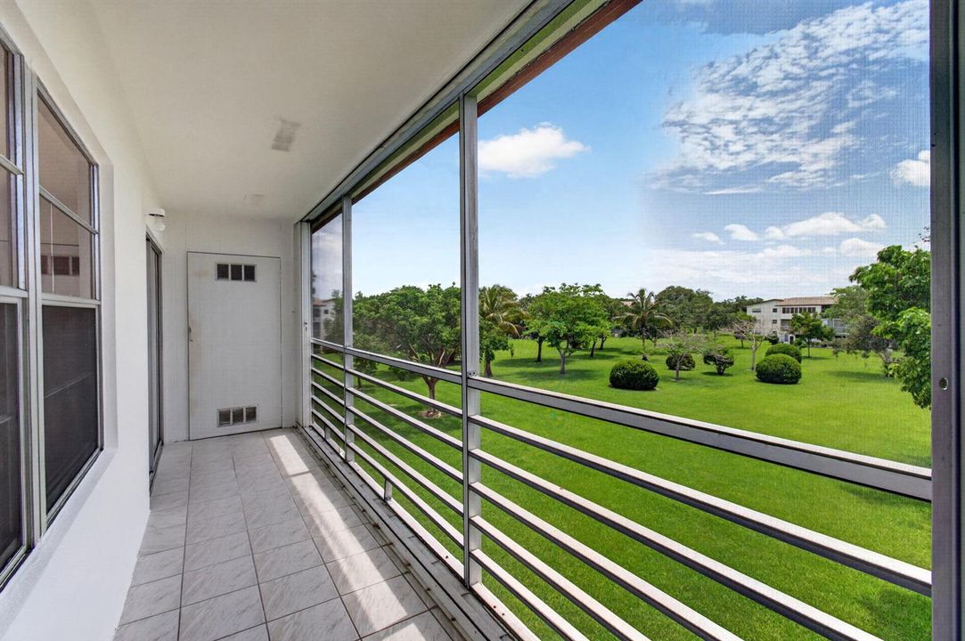 Screened-In Balcony