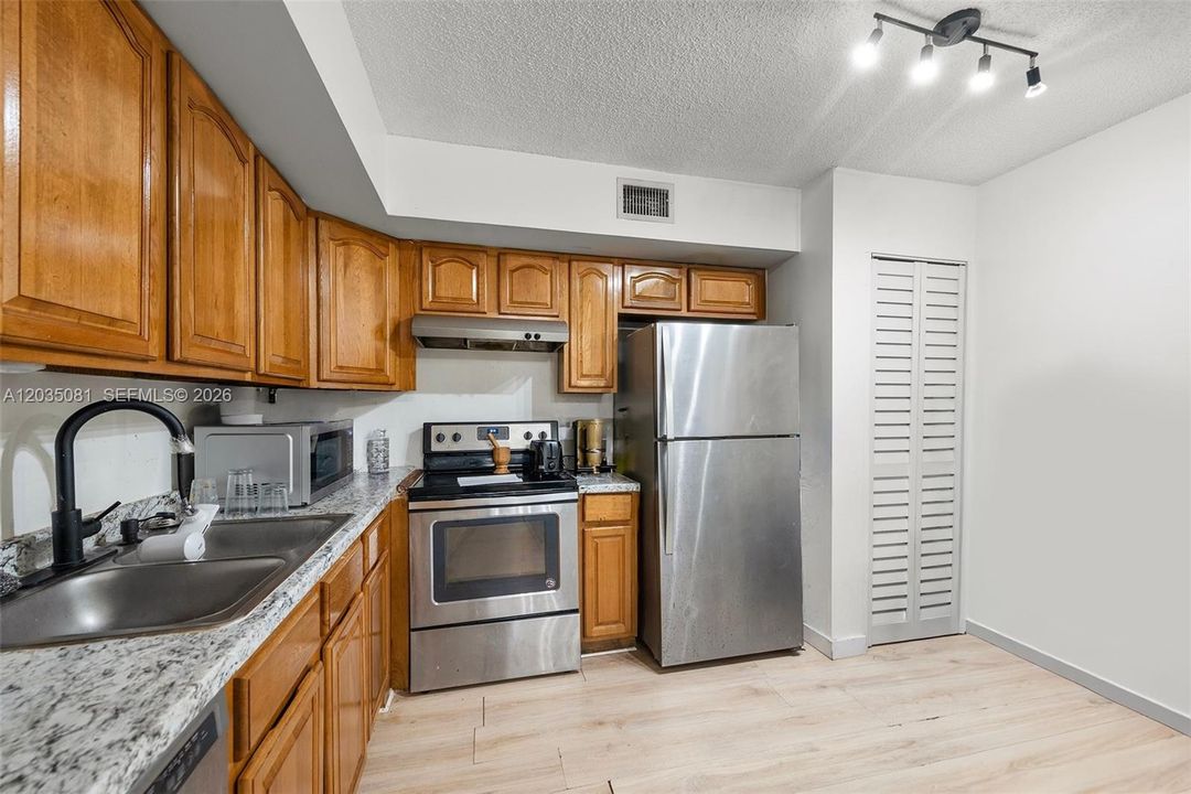 En Venta: $209,000 (2 camas, 1 baños, 749 Pies cuadrados)
