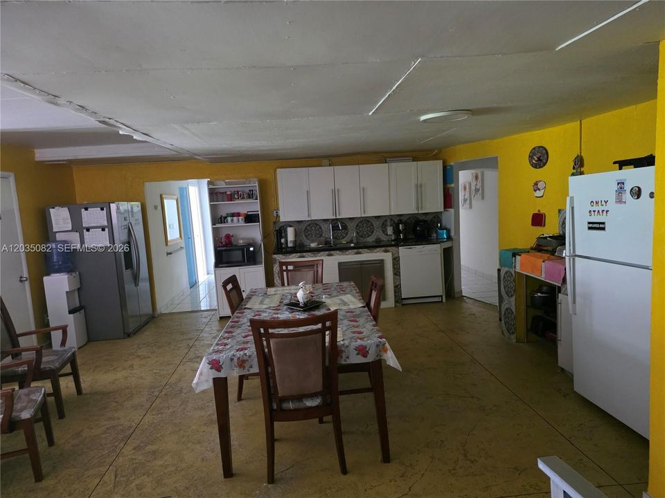 En Venta: $670,000 (6 camas, 3 baños, 2151 Pies cuadrados)