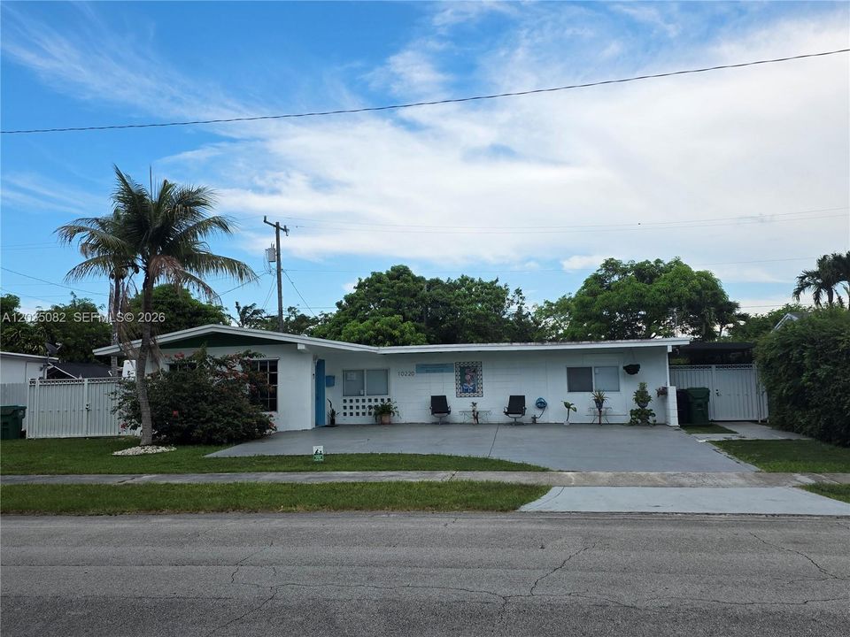 En Venta: $670,000 (6 camas, 3 baños, 2151 Pies cuadrados)