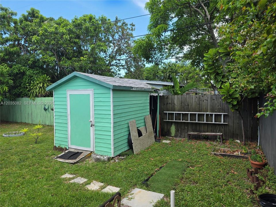 En Venta: $670,000 (6 camas, 3 baños, 2151 Pies cuadrados)