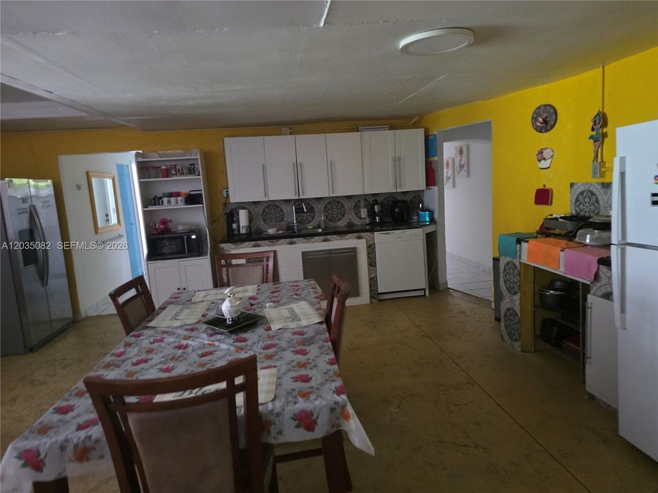 En Venta: $670,000 (6 camas, 3 baños, 2151 Pies cuadrados)
