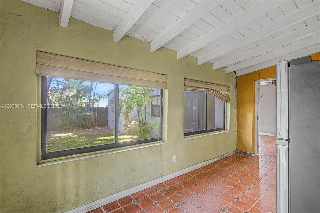 En Venta: $749,900 (3 camas, 2 baños, 1394 Pies cuadrados)