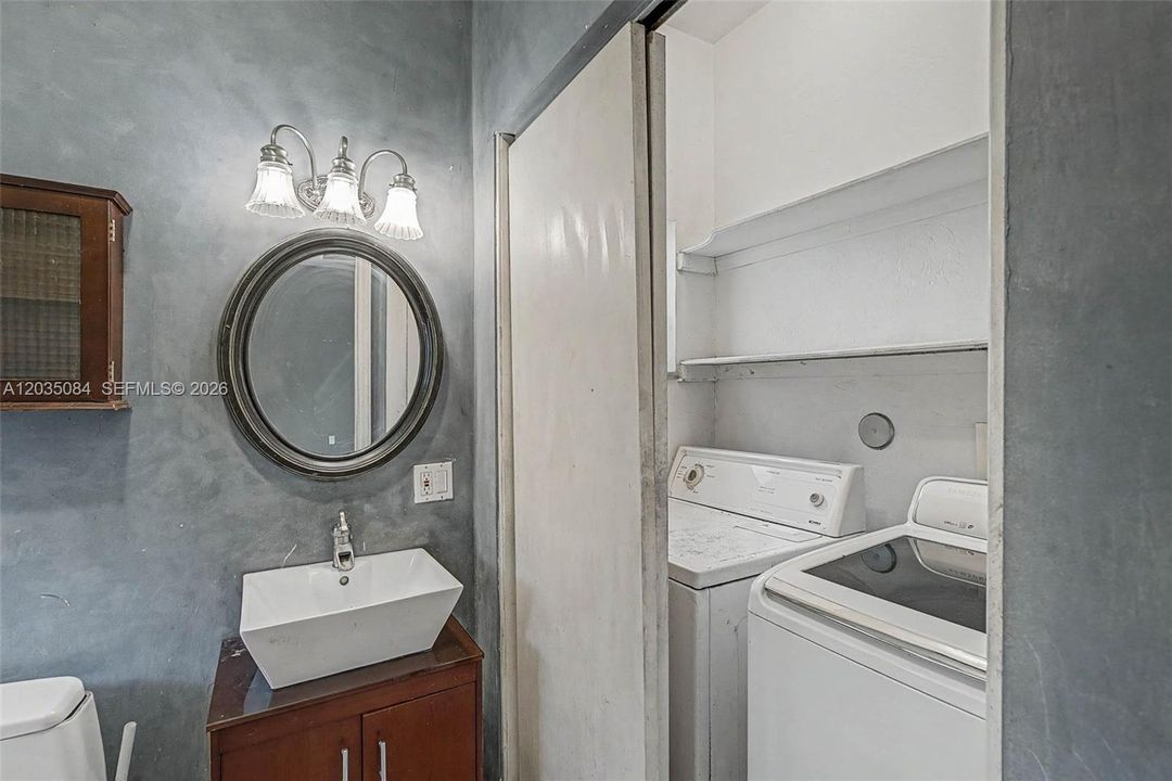 En Venta: $749,900 (3 camas, 2 baños, 1394 Pies cuadrados)