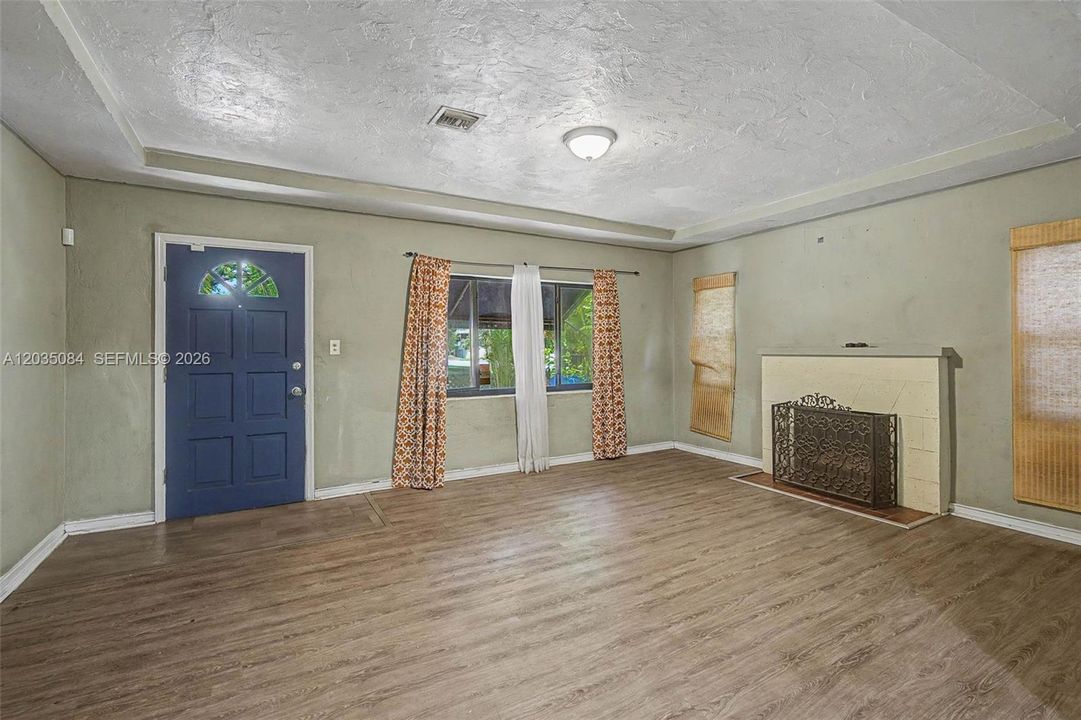 En Venta: $749,900 (3 camas, 2 baños, 1394 Pies cuadrados)