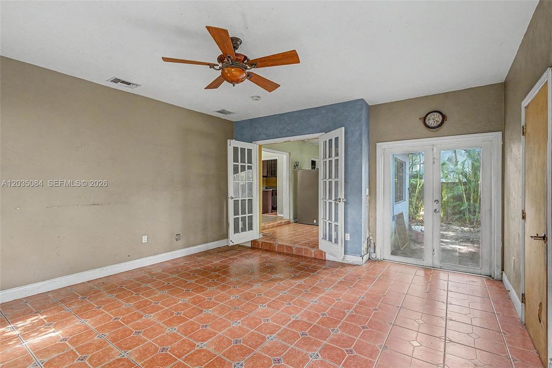 En Venta: $749,900 (3 camas, 2 baños, 1394 Pies cuadrados)