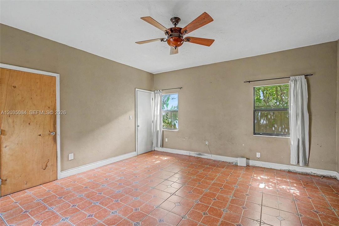 En Venta: $749,900 (3 camas, 2 baños, 1394 Pies cuadrados)