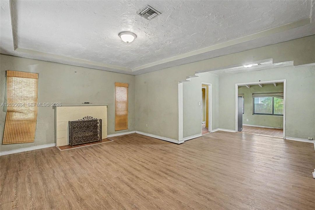 En Venta: $749,900 (3 camas, 2 baños, 1394 Pies cuadrados)