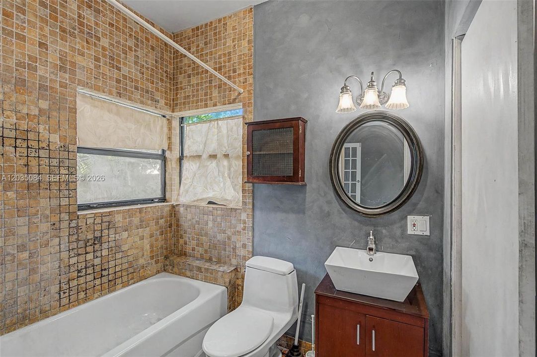 En Venta: $749,900 (3 camas, 2 baños, 1394 Pies cuadrados)