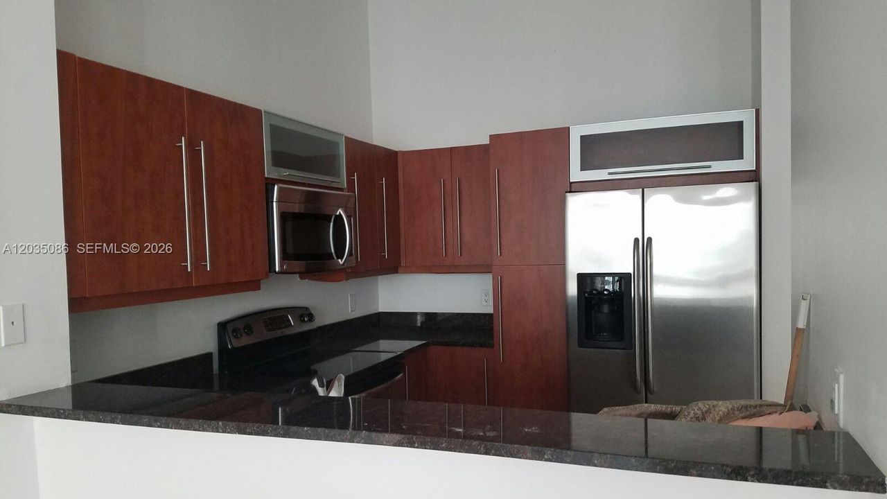 В аренду: $2,400 (1 спален, 1 ванн, 759 Квадратных фут)
