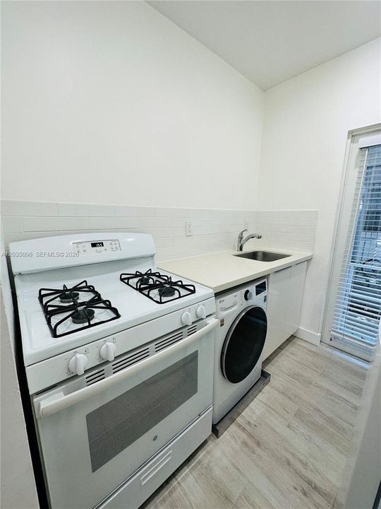 For Rent: $1,900 (0 beds, 1 baths, 407 Square Feet)