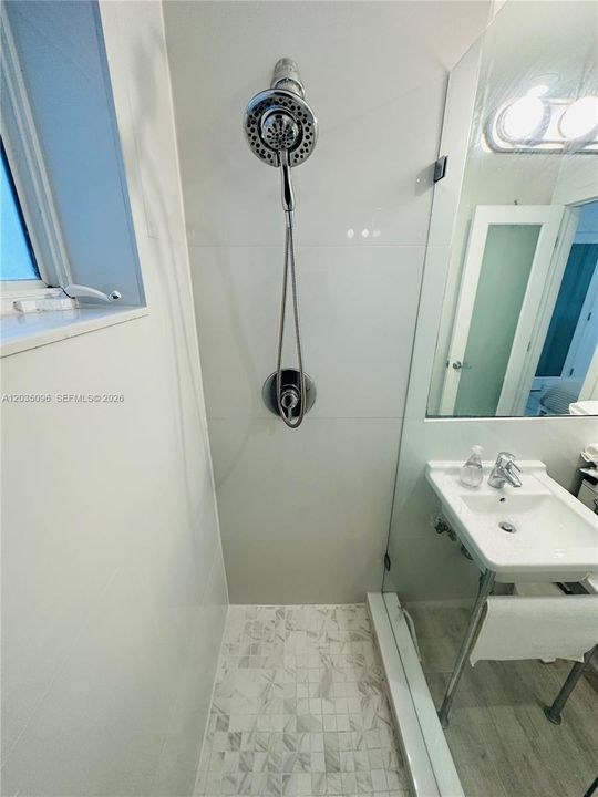 For Rent: $1,900 (0 beds, 1 baths, 407 Square Feet)