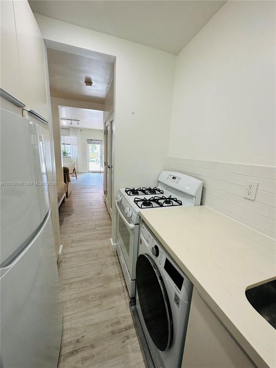 For Rent: $1,900 (0 beds, 1 baths, 407 Square Feet)