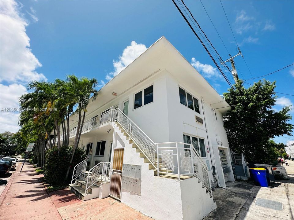 For Rent: $1,900 (0 beds, 1 baths, 407 Square Feet)