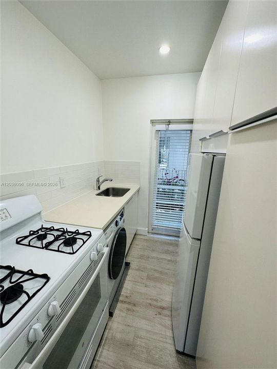 For Rent: $1,900 (0 beds, 1 baths, 407 Square Feet)