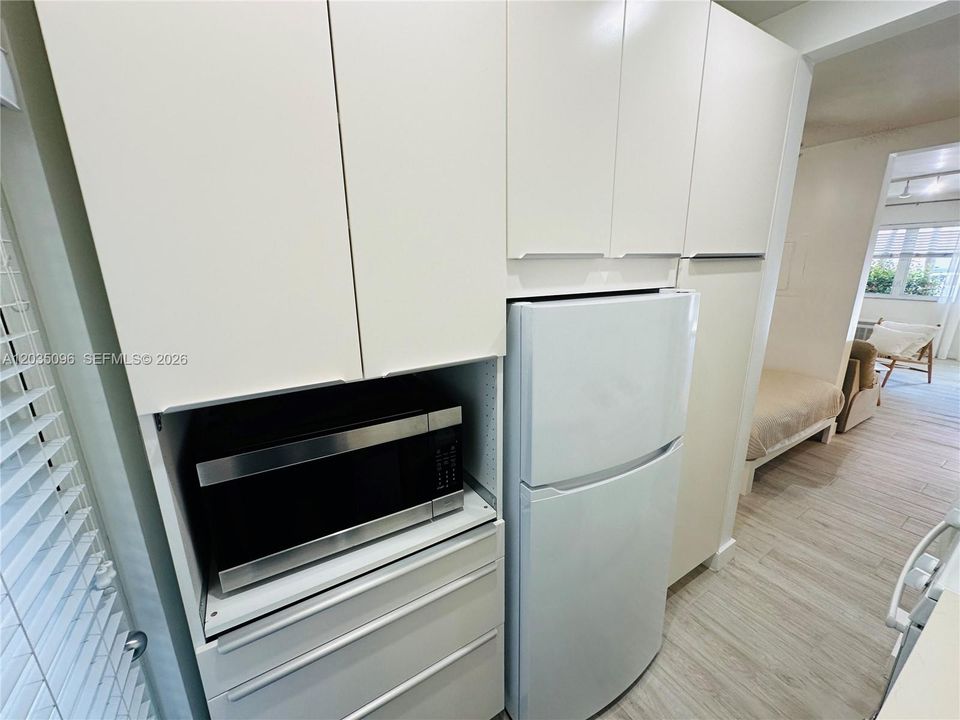 For Rent: $1,900 (0 beds, 1 baths, 407 Square Feet)
