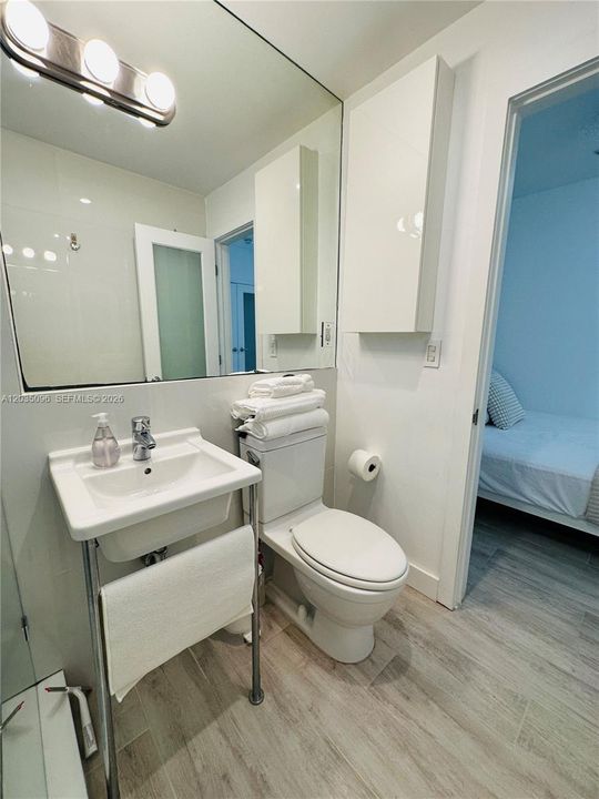 For Rent: $1,900 (0 beds, 1 baths, 407 Square Feet)