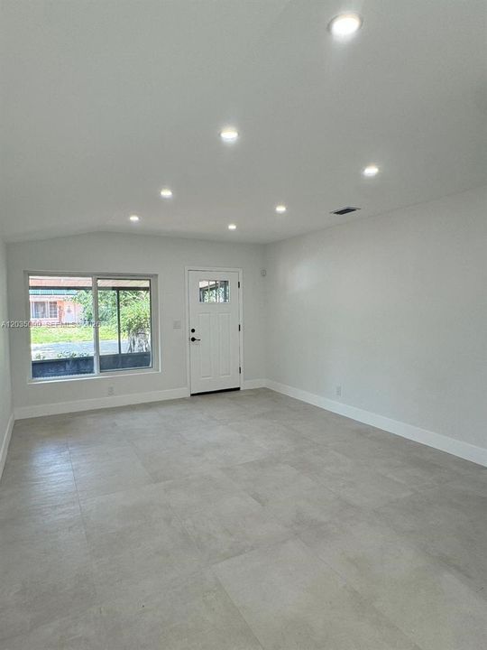 For Rent: $4,150 (4 beds, 2 baths, 1629 Square Feet)