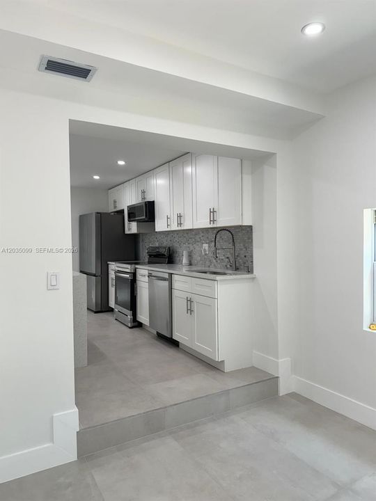 For Rent: $4,150 (4 beds, 2 baths, 1629 Square Feet)