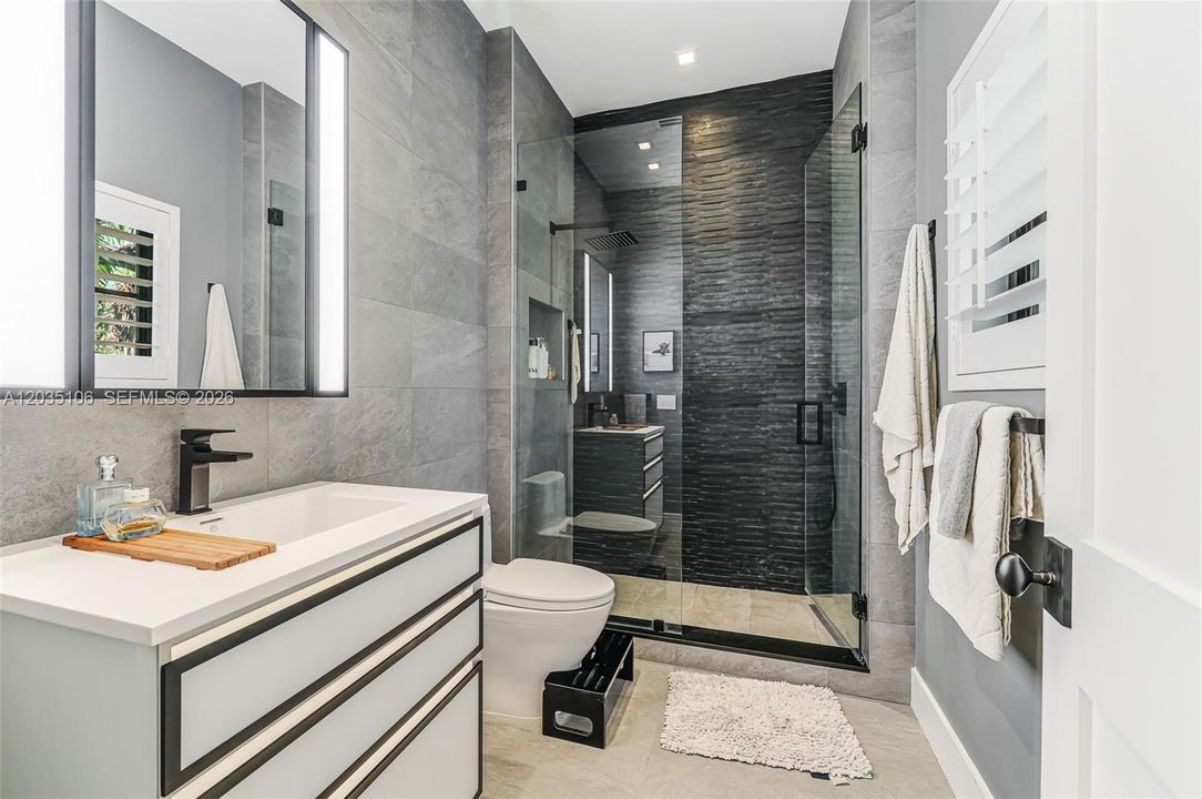 For Sale: $14,900,000 (6 beds, 6 baths, 6000 Square Feet)