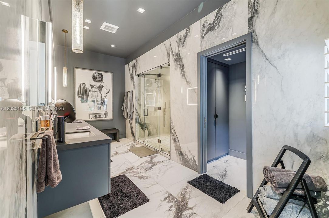 For Sale: $14,900,000 (6 beds, 6 baths, 6000 Square Feet)