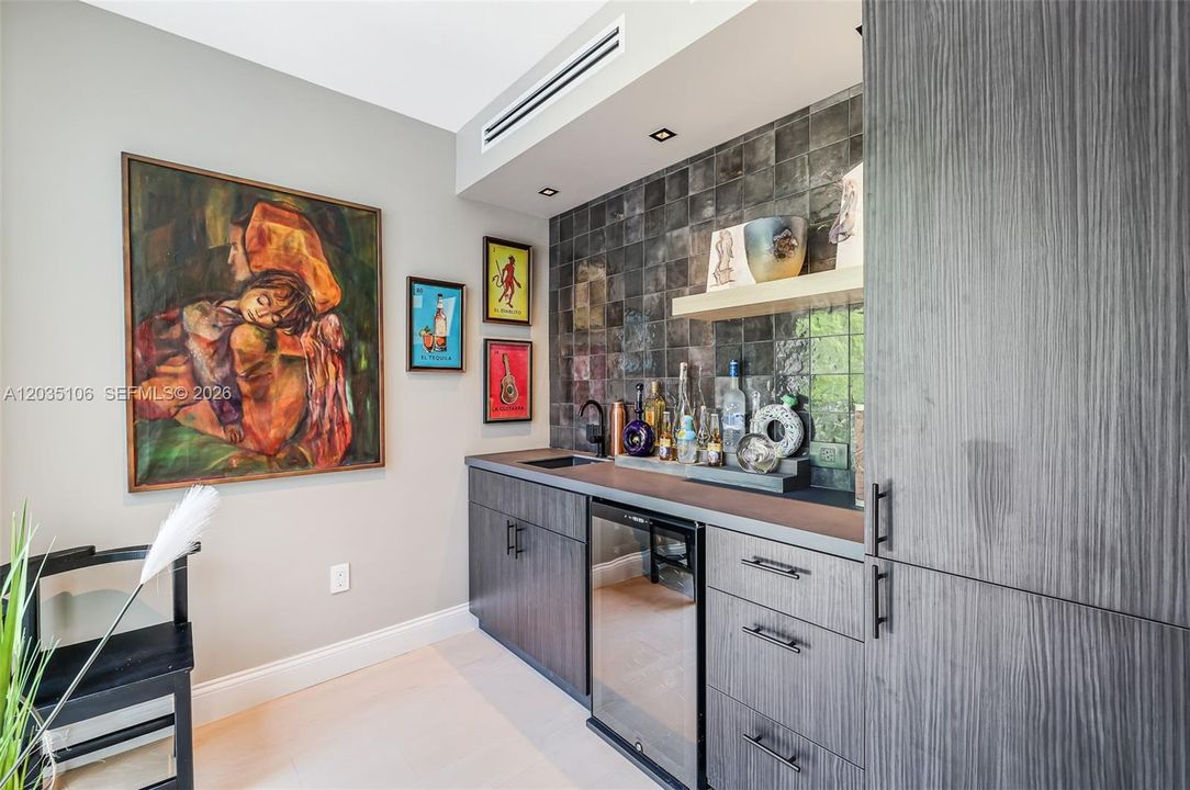 For Sale: $14,900,000 (6 beds, 6 baths, 6000 Square Feet)