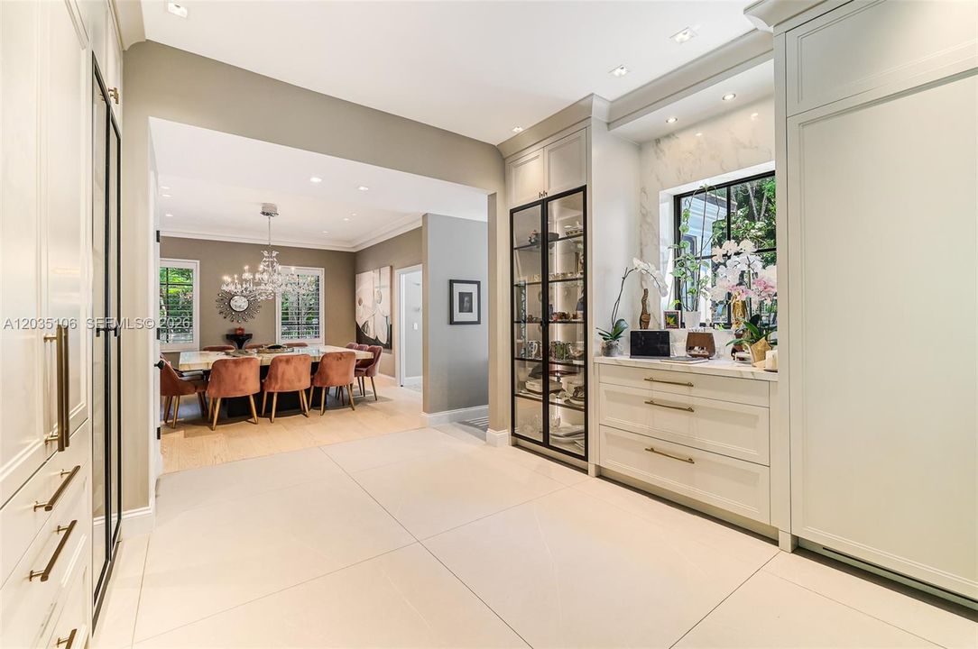 For Sale: $14,900,000 (6 beds, 6 baths, 6000 Square Feet)