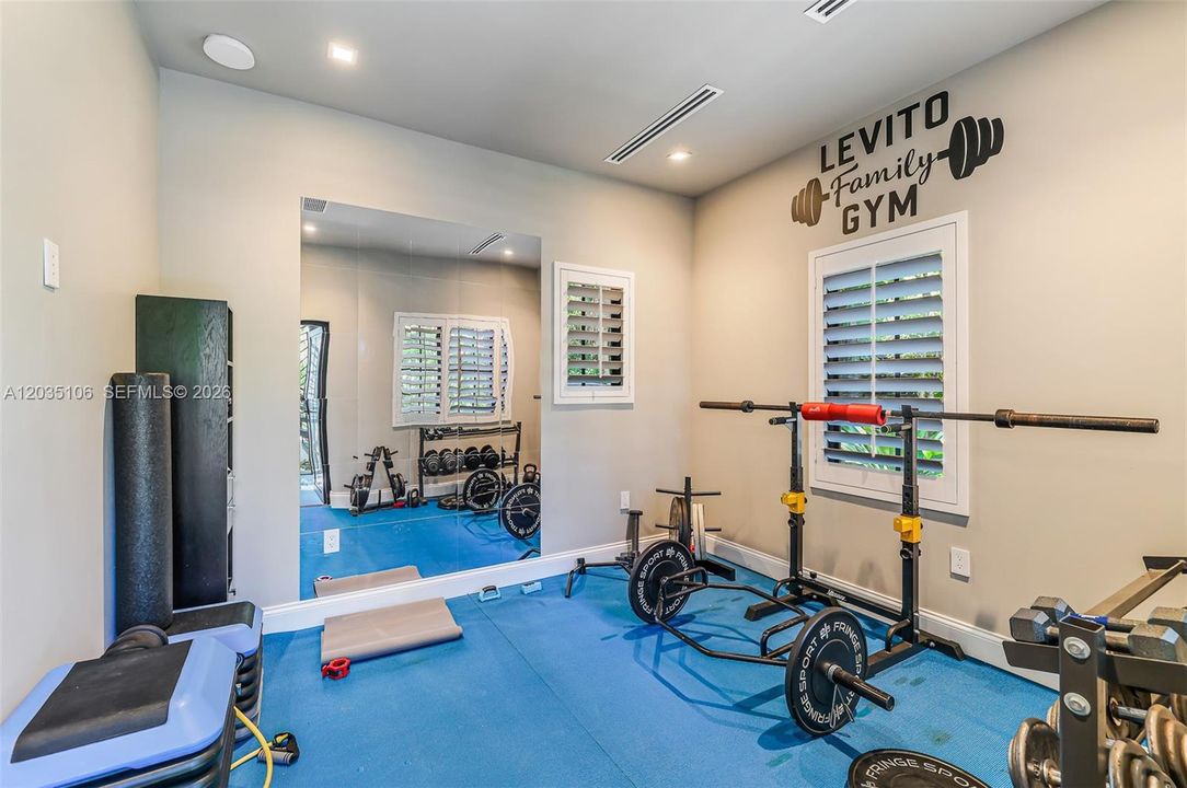 For Sale: $14,900,000 (6 beds, 6 baths, 6000 Square Feet)