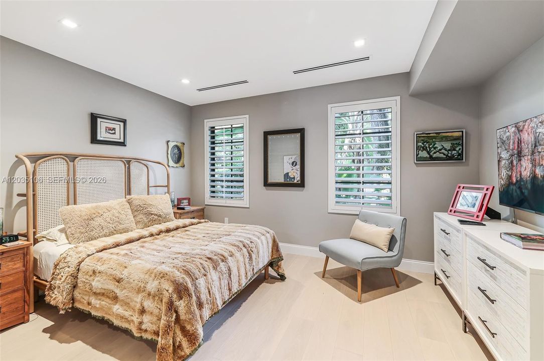 For Sale: $14,900,000 (6 beds, 6 baths, 6000 Square Feet)