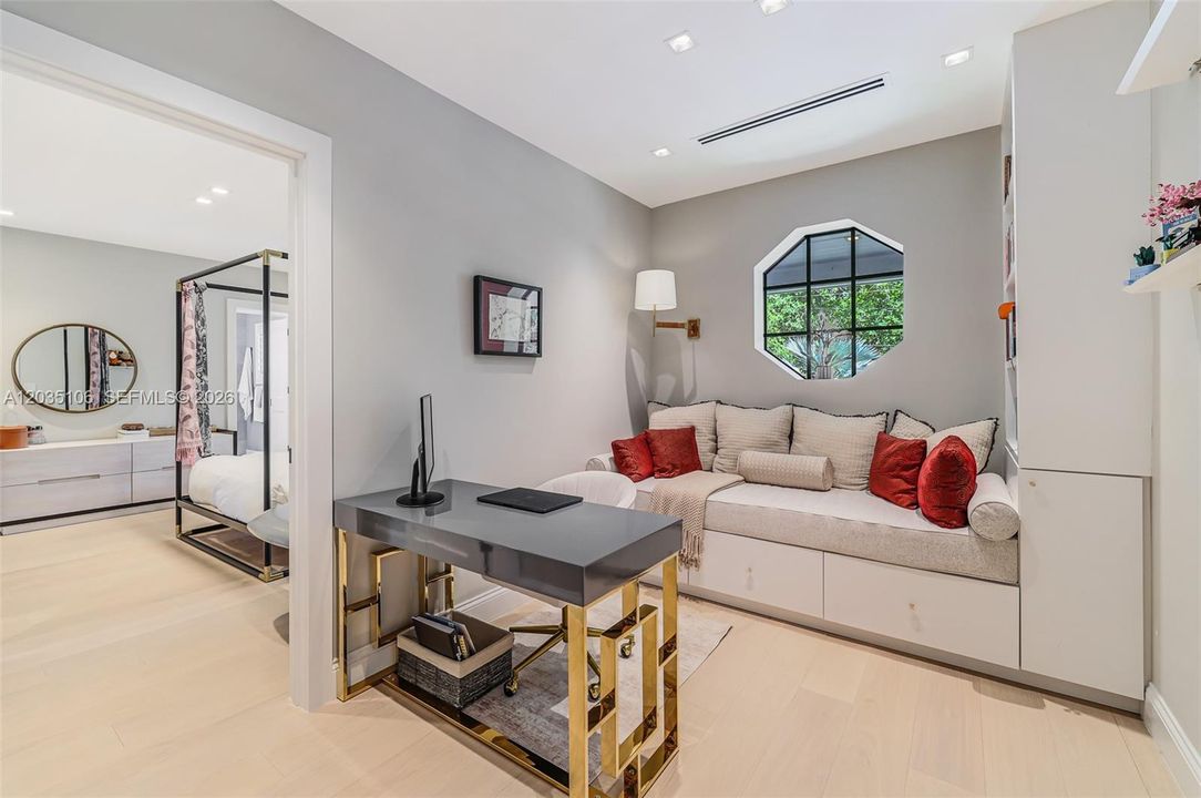 For Sale: $14,900,000 (6 beds, 6 baths, 6000 Square Feet)
