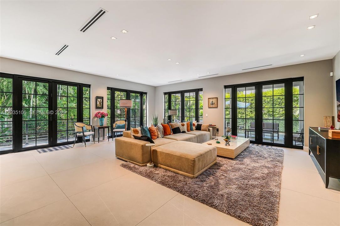 For Sale: $14,900,000 (6 beds, 6 baths, 6000 Square Feet)