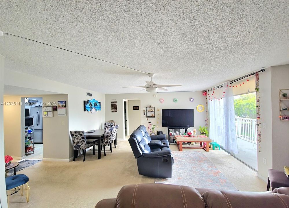 For Sale: $255,000 (2 beds, 2 baths, 1257 Square Feet)