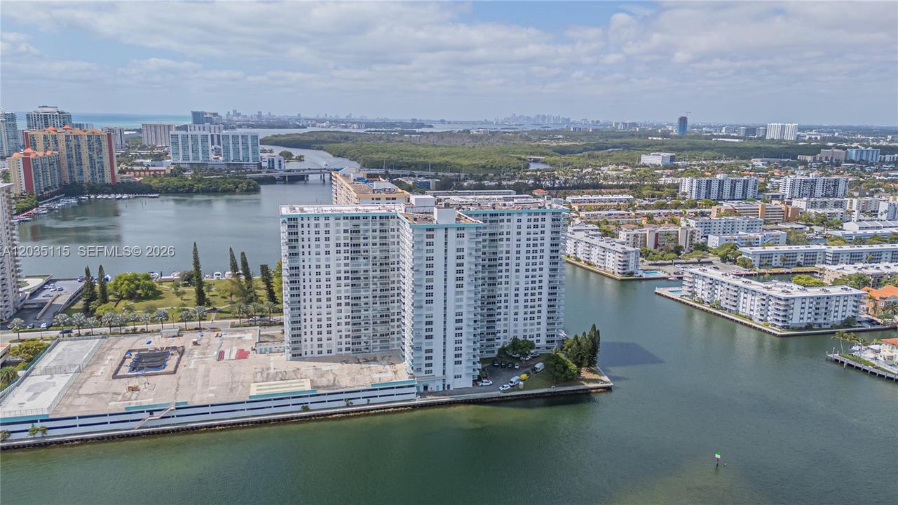 For Sale: $615,900 (2 beds, 2 baths, 1488 Square Feet)